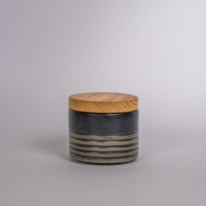 Dose mit Holzdeckel gerillt