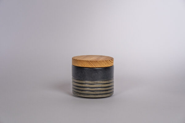 Dose mit Holzdeckel gerillt