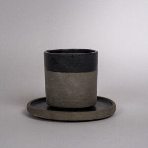 Kaffee Becher anthrazit mit Teller